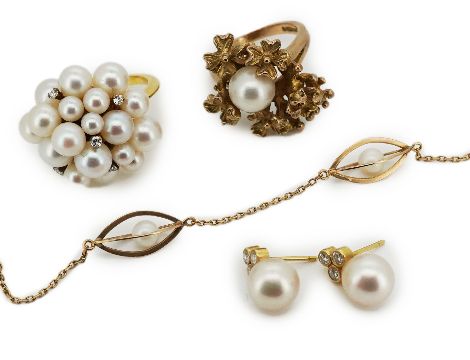 A collection of cultured pearl jewels